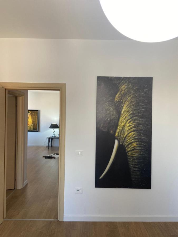 Mb Luxury Apartamento Tirana